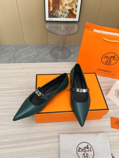 Hermès dark green thick heeled comfortable loafers are a must-have for vacation - Image 2