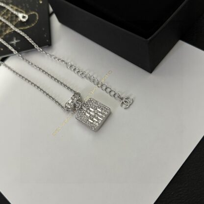 Chanel elegant vintage fashion necklace - Image 2
