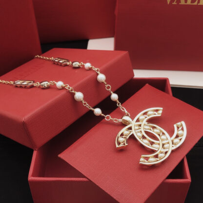 Chanel crystal diamond twist light gold hollow double c necklace - Image 3