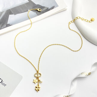 Chanel four-leaf clover pearl pendant necklace