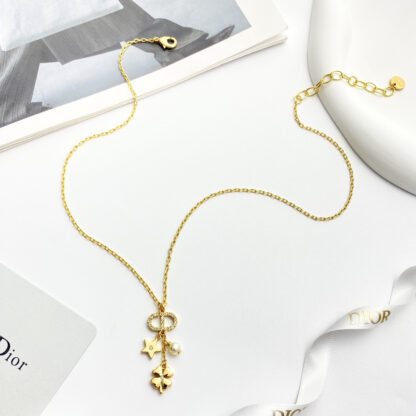 Chanel four-leaf clover pearl pendant necklace