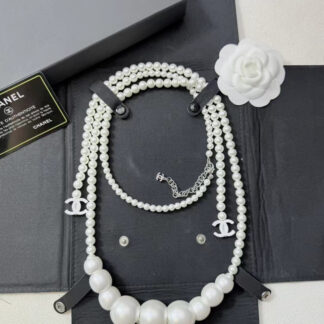Chanel Pearl Elegant Sweater Necklace