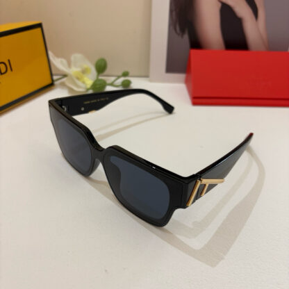 FENDI fashion trend sunglasses - Image 3
