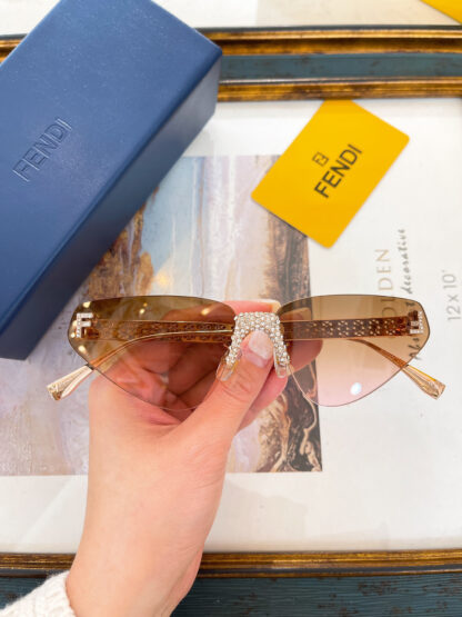 FENDI fashion trend sunglasses - Image 3