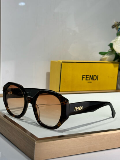 FENDI fashion trend sunglasses - Image 3