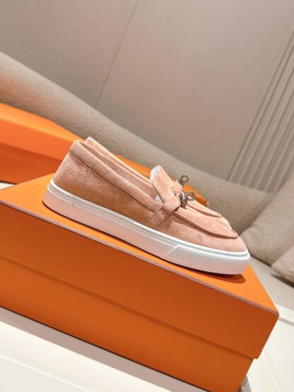 Hermès new kelly buckle thick-soled pink loafers - Image 2