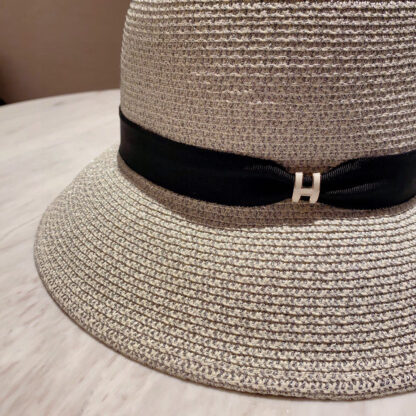 Hermès elegant straw hat - Image 3