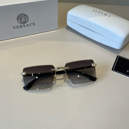Versace fashion trend sunglasses - Image 11