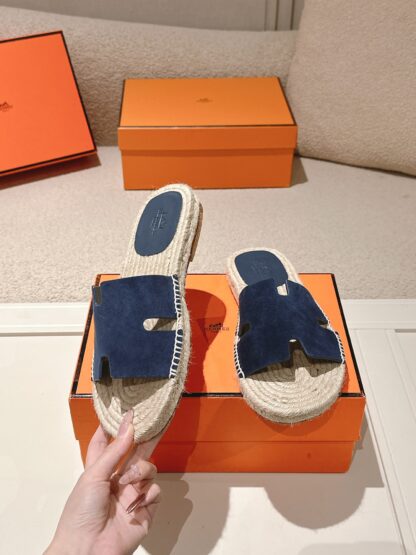 Hermes Spring and Summer Dark Blue Fashionable and Comfortable Straw Slippers - Image 3