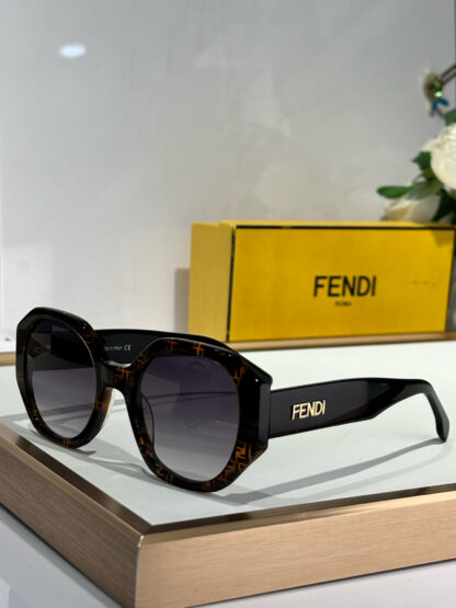 FENDI fashion trend sunglasses - Image 4