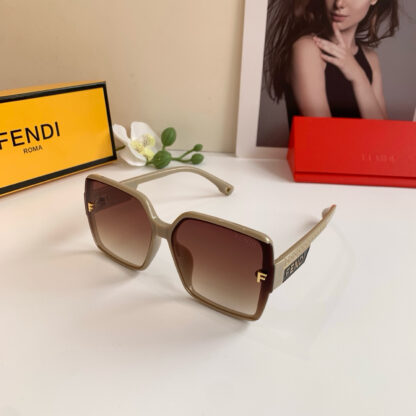 FENDI fashion trend sunglasses - Image 4