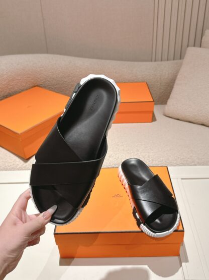 Hermes black and white comfortable casual style cross-slippers - Image 3