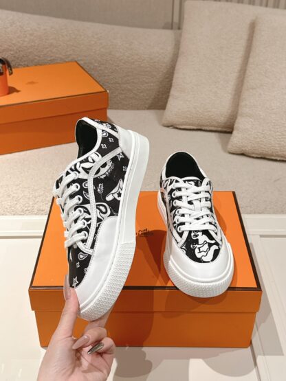 Hermes couple black and white fashion retro casual skateboard shoes - Image 3