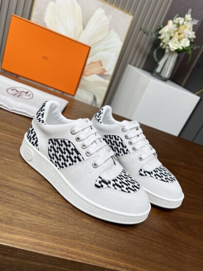 Hermes flat-soled stylish lightweight white and black sports casual shoes - Image 2