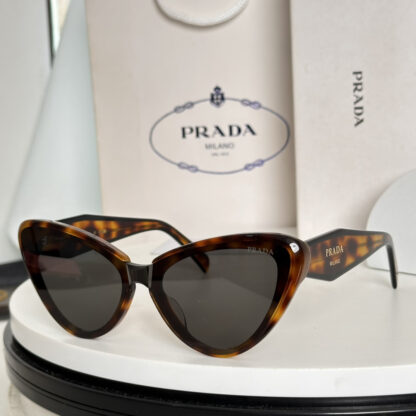 Prada fashion trend sunglasses - Image 3