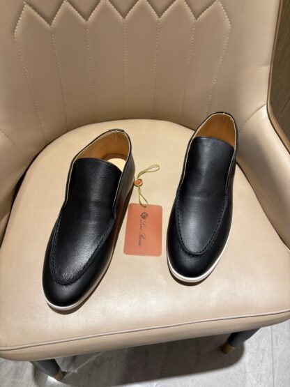 Hermès classic black high-end loafers - Image 3