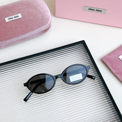 Miu Miu trendy fashion sunglasses - Image 4