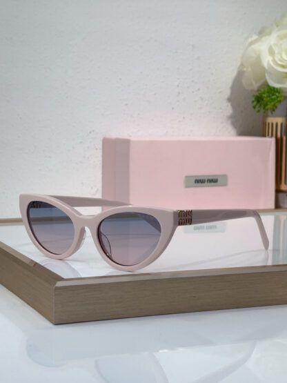 Miu Miu trendy fashion sunglasses - Image 4