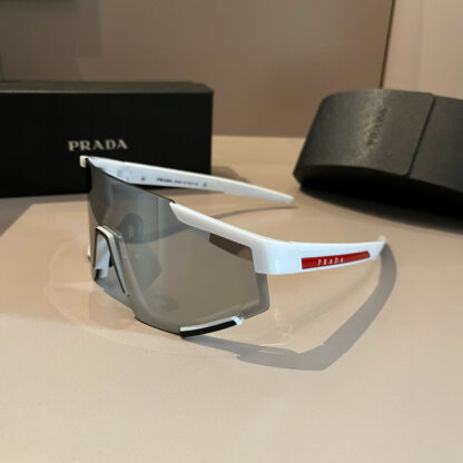 Prada fashion trend sunglasses - Image 3
