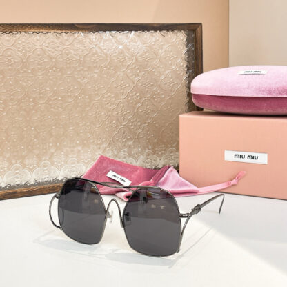 Miu Miu trendy fashion sunglasses - Image 4
