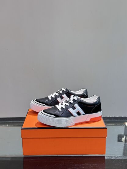 Hermes men's low-top comfortable black and white casual sports shoes - Image 3