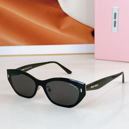 Miu Miu trendy fashion sunglasses - Image 4