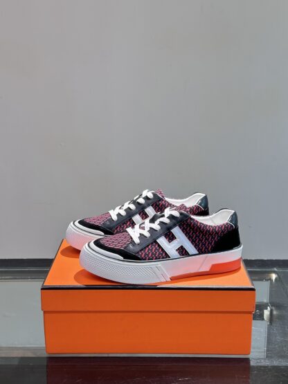 Hermes men's low-top comfortable black and red color matching casual sports shoes - Image 3
