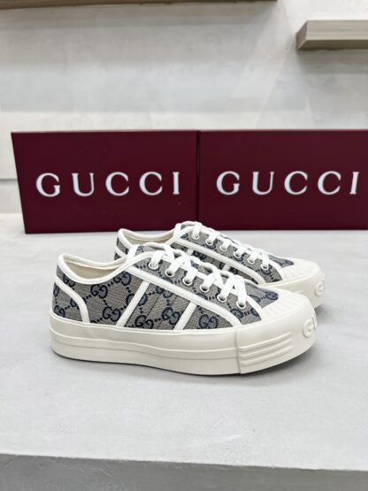 Gucci classic design German training elements catwalk model - Image 4