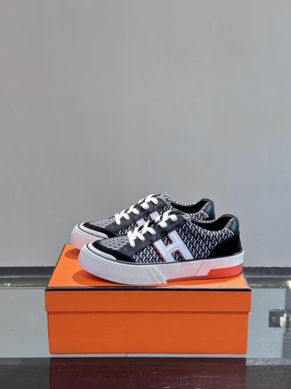 Hermes men's low-top comfortable black and white casual sneakers - Image 3