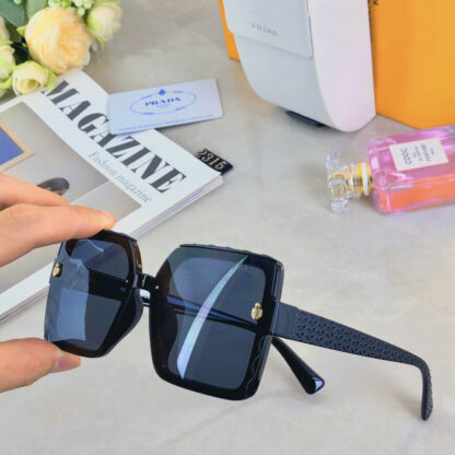 Prada fashion trend sunglasses - Image 3