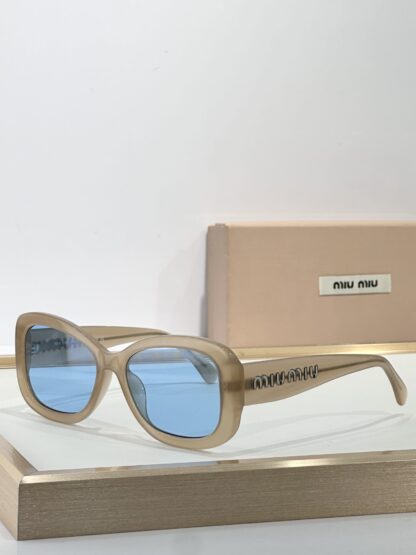 Miu Miu trendy fashion sunglasses - Image 4