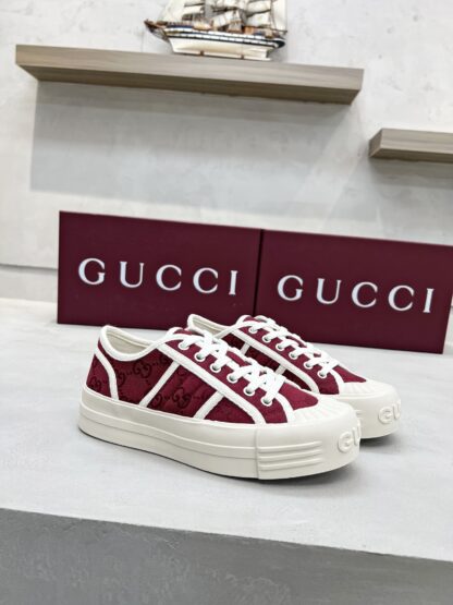 Gucci classic design German training elements catwalk model - Image 4
