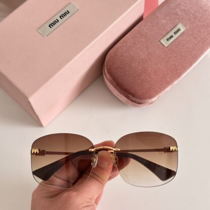 Miu Miu trendy fashion sunglasses - Image 3