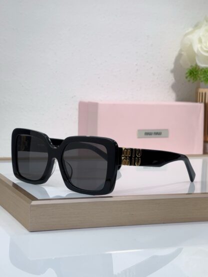 Miu Miu trendy fashion sunglasses - Image 4