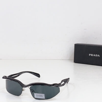 Prada fashion trend sunglasses - Image 3