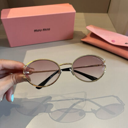 Miu Miu trendy fashion sunglasses - Image 4