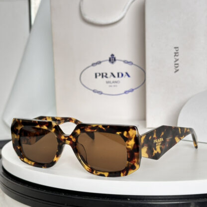 Prada fashion trend sunglasses - Image 3