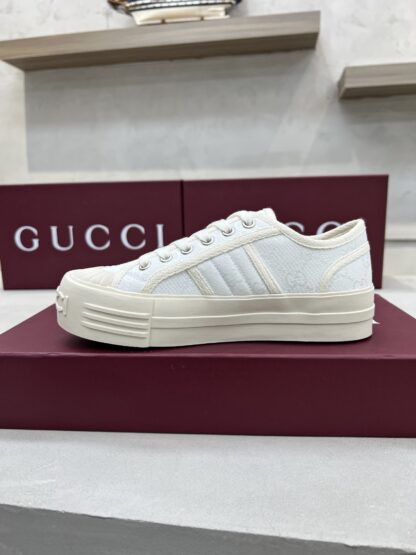 Gucci classic design German training elements catwalk model - Image 4