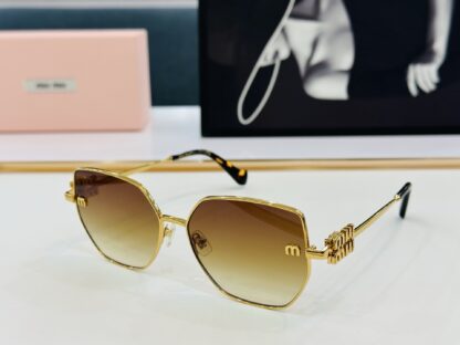 Miu Miu trendy fashion sunglasses - Image 4