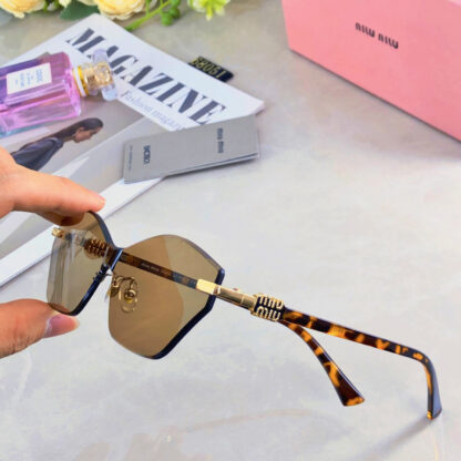 Miu Miu trendy fashion sunglasses - Image 4