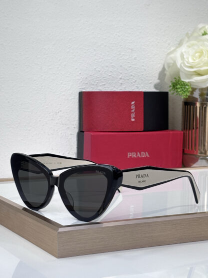 Prada fashion trend sunglasses - Image 3