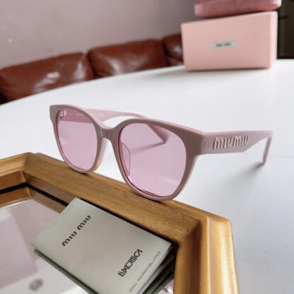 Miu Miu trendy fashion sunglasses - Image 4