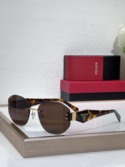 Prada fashion trend sunglasses - Image 3