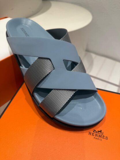 Hermès blue and grey woven slippers - Image 3