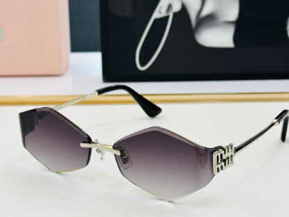 Miu Miu trendy fashion sunglasses - Image 4