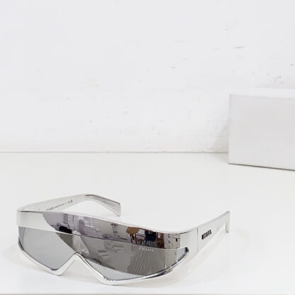 Prada fashion trend sunglasses - Image 3