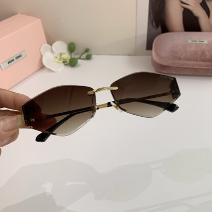 Miu Miu trendy fashion sunglasses - Image 4