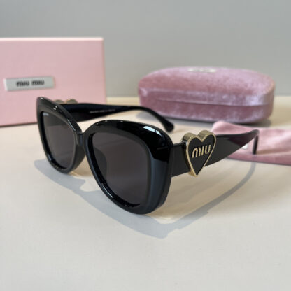 Miu Miu trendy fashion sunglasses - Image 4