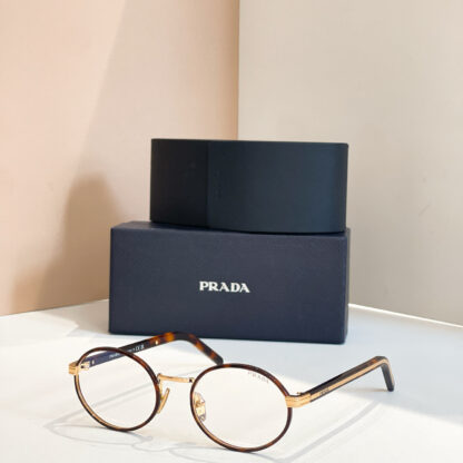 Prada fashion trend sunglasses - Image 3