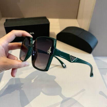 Prada fashion trend sunglasses - Image 3